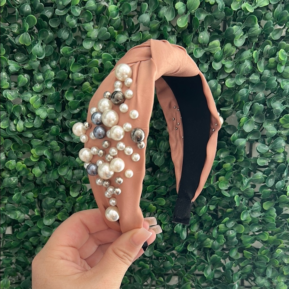Elegant Pearl Embellished Headband